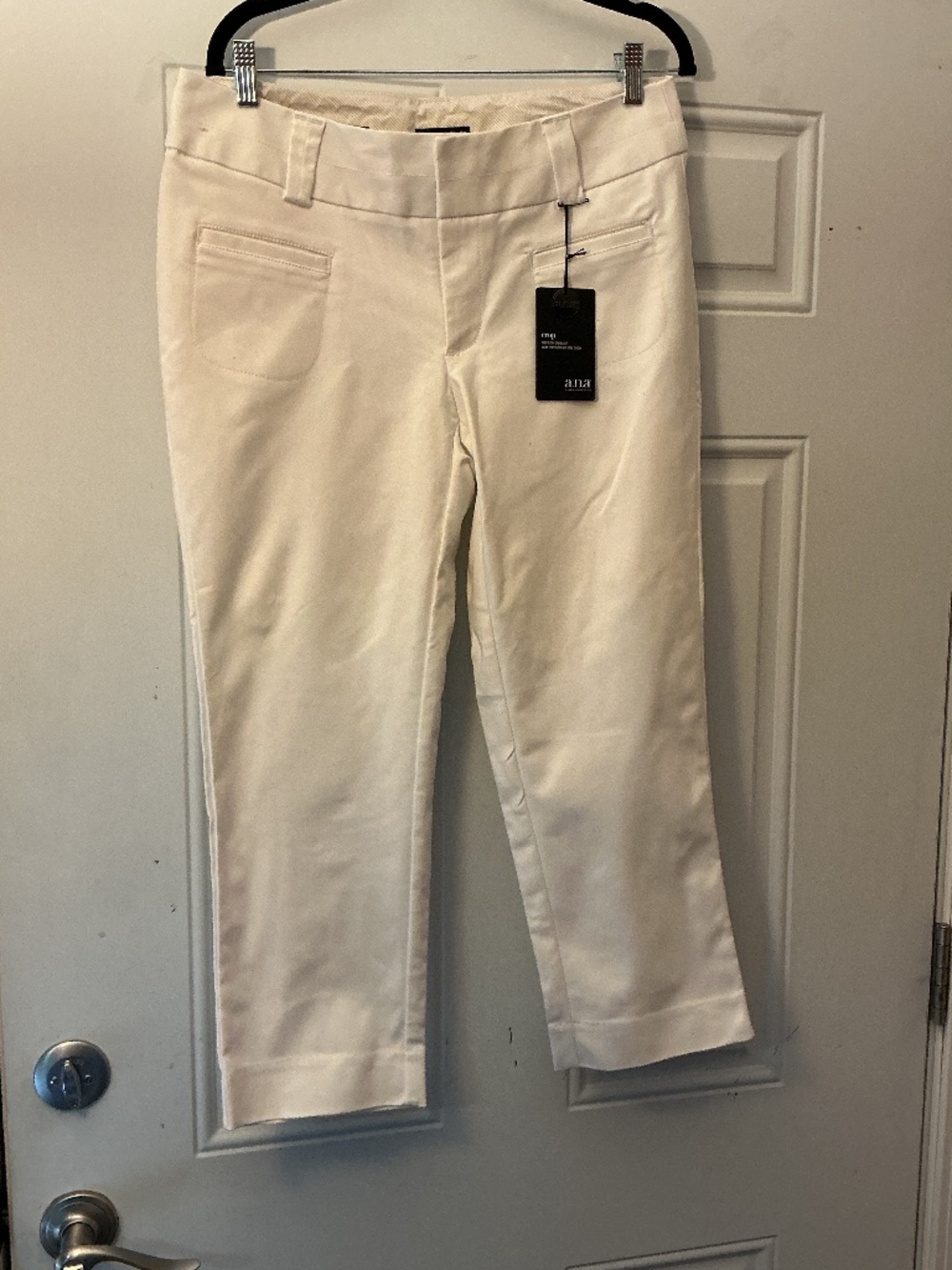 a.n.a. Crop White Capris NWT size 10 sits low on waist Slim through hip & thigh